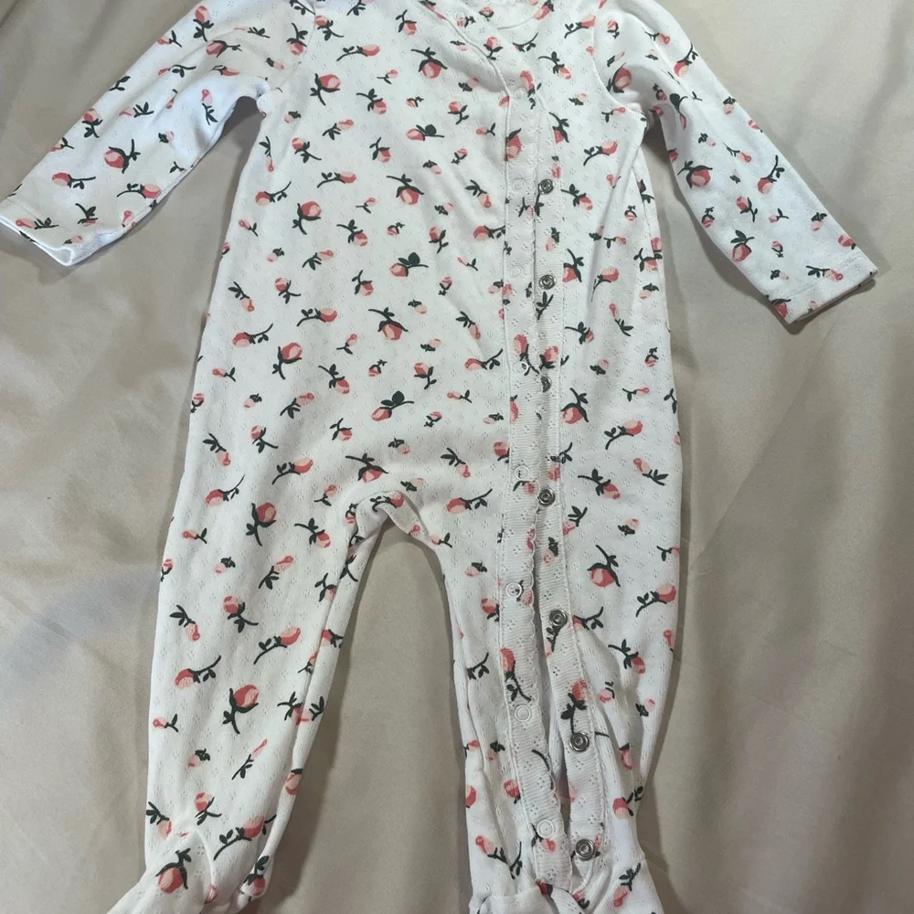 Assorted Baby Girl Onesies Bundle, mostly Carter’s, all NWOT or‎ EUC, Size 6M